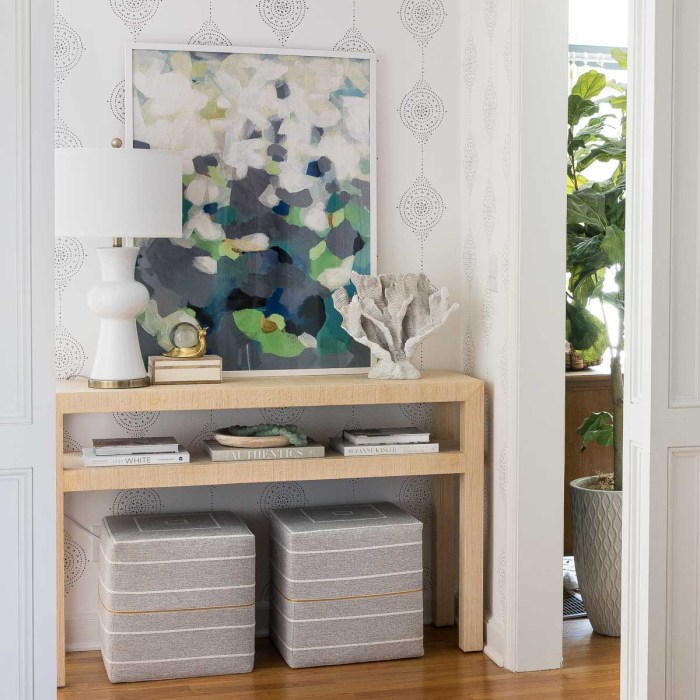 Entrance console table decor ideas